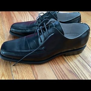 Bass Mens dress shoes, new in box. Size 9 black